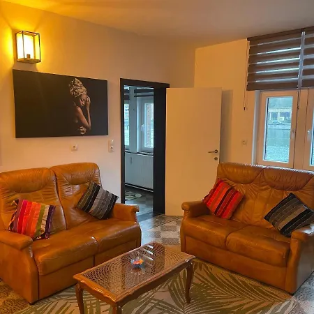 La Vue Sur Meuse Apartment *